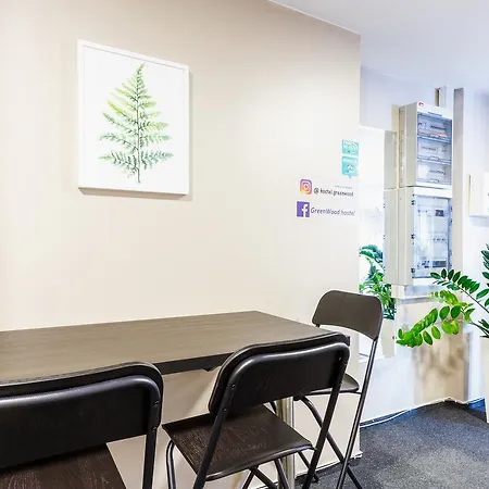 Greenwood Centrum Hostel *