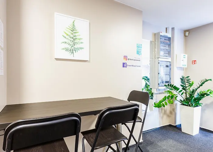 Greenwood Centrum Hostel *